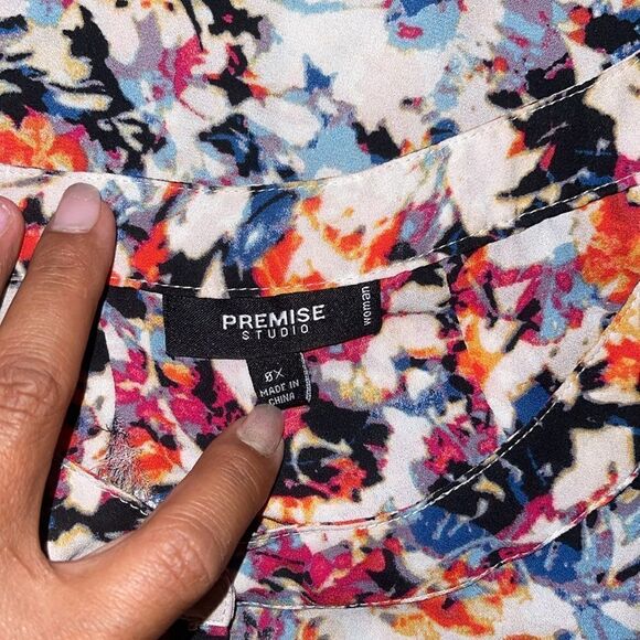 Premise Studio. Black Floral 
Women's 
Ruffle Sleeve
100% Polyester - Picture 5 of 5